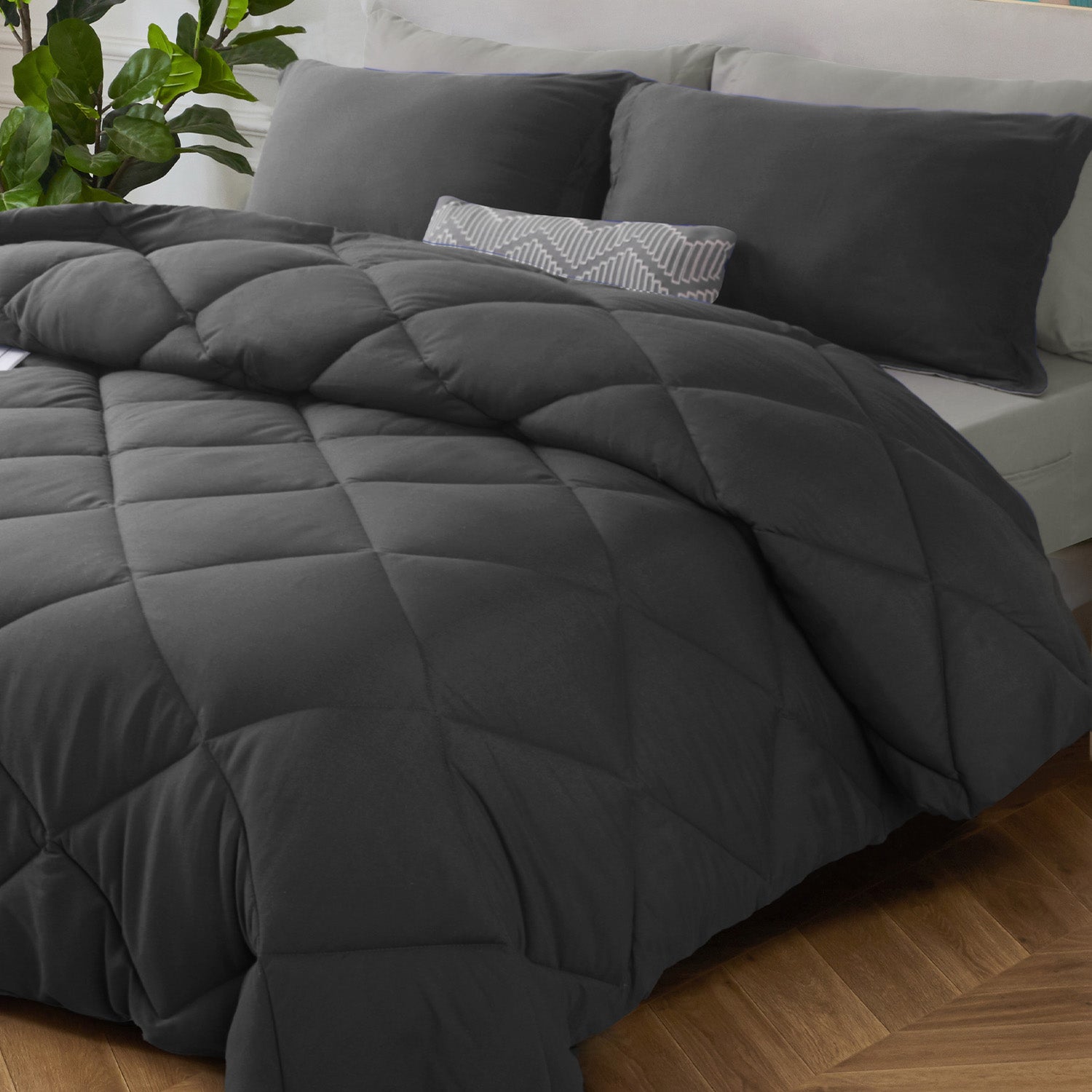 HIG 7 Piece Reversible Queen Comforter Set - Red Quilted Down Alternative Bedding All Season Super Soft Microfiber Bed in a Bag Includes Sheets Pillowcases Shams