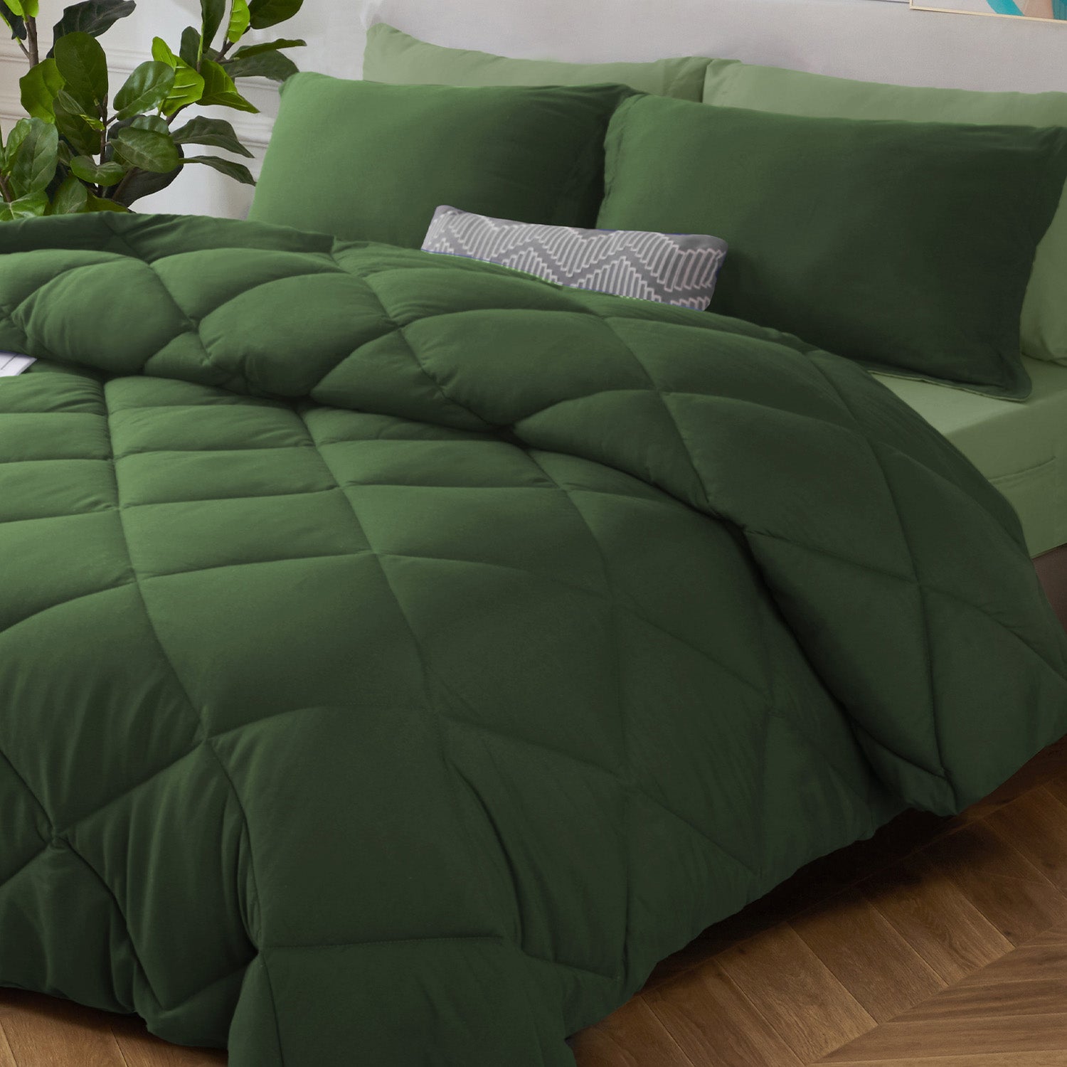 HIG 7 Piece Reversible Queen Comforter Set - Red Quilted Down Alternative Bedding All Season Super Soft Microfiber Bed in a Bag Includes Sheets Pillowcases Shams