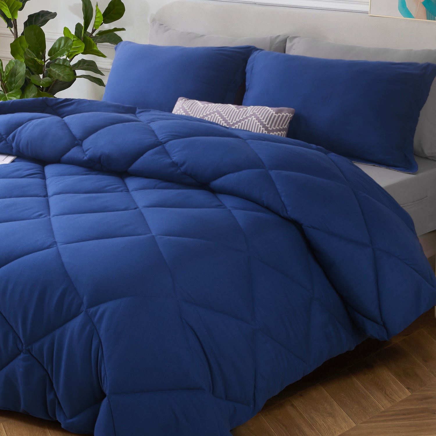 HIG 7 Piece Reversible Queen Comforter Set - Red Quilted Down Alternative Bedding All Season Super Soft Microfiber Bed in a Bag Includes Sheets Pillowcases Shams